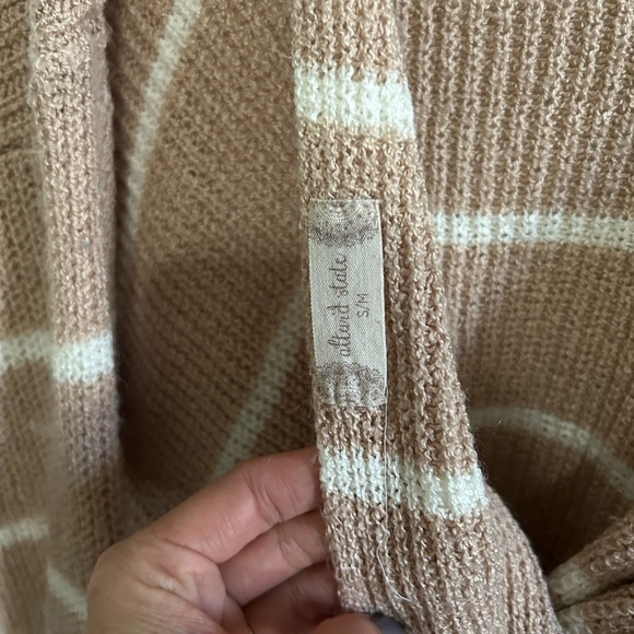 Altar’d state tan and white sweater - Picture 4 of 4